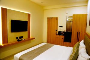 TV a/nebo společenská místnost v ubytování Oak Business Hotel