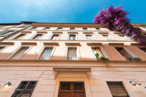 a building with purple flowers on top of it at My Trevi Suite & Apartment in Rome