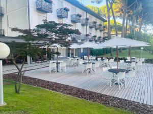 A restaurant or other place to eat at Hotel Laura