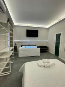Postel nebo postele na pokoji v ubytování Le Cisterne Guest house Suite&Rooms + 37 fotografií
