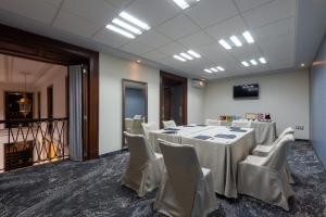 TV a/nebo společenská místnost v ubytování 1850 Hotel Boutique