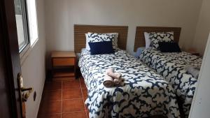 two beds sitting next to each other in a room at Casa Fina in Vallehermoso