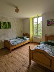 Postel nebo postele na pokoji v ubytování Ferme Équestre Equi'Cantal