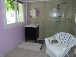 Gallery image of LE CLOS D'EMELINE in Sainte-Terre