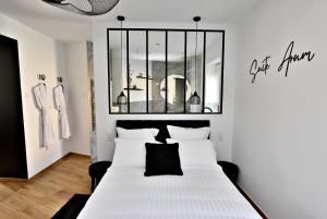 Postel nebo postele na pokoji v ubytování Suite Arum classée 3 étoiles avec terrasse