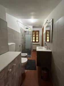 Ένα μπάνιο στο Stone House Viù - Location Blue +7 φωτογραφίες