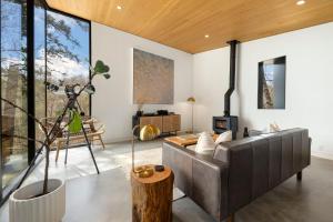 a living room with a couch and a table at Tanglewood Cabin-Lake Access-Private-Modern in Rambo Riviera