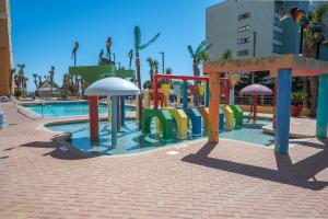 een speeltuin in een resort met zwembad bij New Oceanview Suite - Caravelle 504 in Myrtle Beach