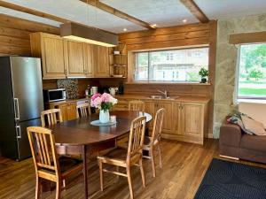 Foto dalla galleria di Mailase Puhkemaja saunaga a Mõisaküla