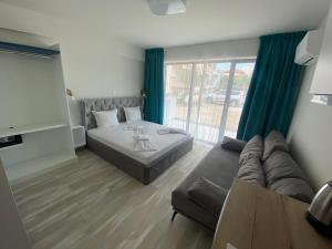 Postel nebo postele na pokoji v ubytování Sunny Beach Potos