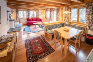 Posezení v ubytování Pension der Steinbock - das 300 Jahre alte Bauernhaus - TIROL