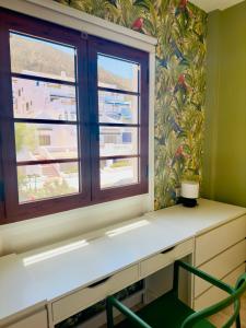 Imagem da galeria de Tranquil Hillside with Oceanview and Pool em Los Cristianos
