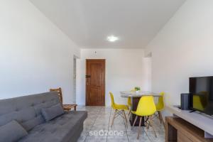 Χώρος καθιστικού στο Aconchegante apto em Capoeiras RMC203