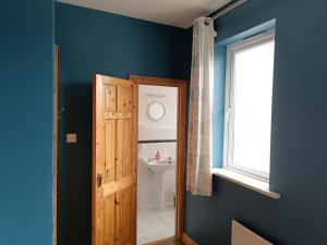 Imagine din galeria proprietății 4 Bed By The Sea în Enniscrone +10 fotografii