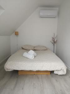 Ένα ή περισσότερα κρεβάτια σε δωμάτιο στο Chambres confortables proche Disneyland Paris