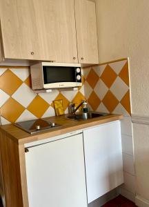 Η κουζίνα ή μικρή κουζίνα στο Apartamentos Ubaga +14 φωτογραφίες
