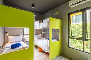 Postel nebo postele na pokoji v ubytování iSanook Hostel