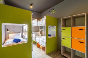 Postel nebo postele na pokoji v ubytování iSanook Hostel