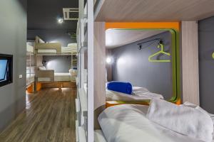 Postel nebo postele na pokoji v ubytování iSanook Hostel