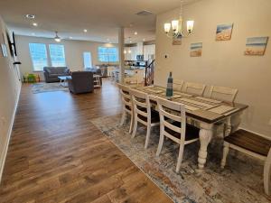 Χώρος καθιστικού στο Bethany Beach Retreat