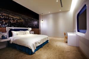Postel nebo postele na pokoji v ubytování Airline Inn Green Park Way