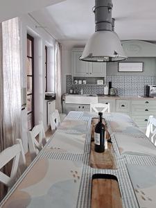 Kuchyňa alebo kuchynka v ubytovaní FORMA Apartament Supraśl + 37 fotografií