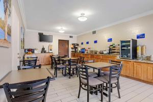Η κουζίνα ή μικρή κουζίνα στο Best Western Santee Lodge