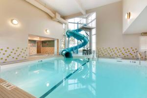Bazén v ubytování Best Western Plus Brandon Inn nebo v jeho okolí