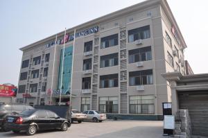 Tòa nhà nơi khách sạn tọa lạc