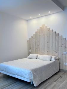 A bed or beds in a room at Gloria Holiday Home Bormio