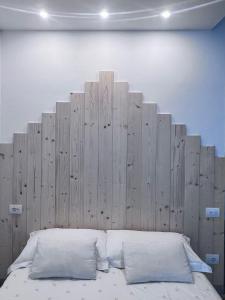 A bed or beds in a room at Gloria Holiday Home Bormio