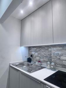 A kitchen or kitchenette at Gloria Holiday Home Bormio