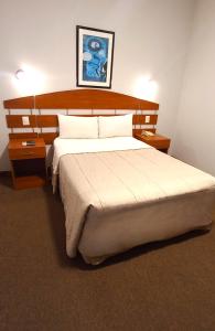 A bed or beds in a room at HOTEL Javier Prado Inn