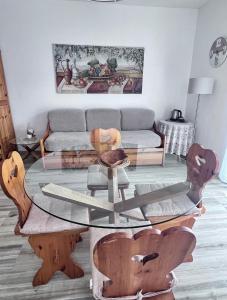 A seating area at Gloria Holiday Home Bormio