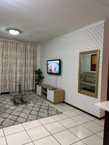 Μια τηλεόραση ή/και κέντρο ψυχαγωγίας στο A Stunning Cozy Apartment