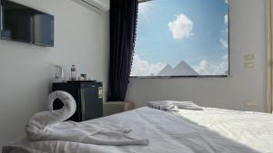 Postel nebo postele na pokoji v ubytování NEW ASSER HOTEL PYRAMID