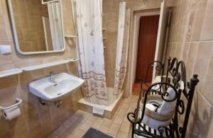 Ένα μπάνιο στο Apartments by the sea Barbat, Rab - 21809 +20 φωτογραφίες