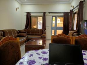 a living room with a couch and a table at Résidence lynda prestige Ouaga 2000 in Ouagadougou