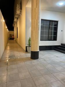 an empty hallway of a building with a column at فيلا عطر الهدا in Al Hada