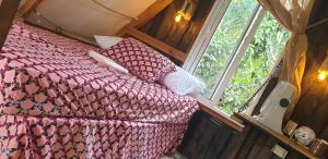 Postel nebo postele na pokoji v ubytování Canada House Queen bed in 2nd floor dbl sofa bed in 1st floor BBQ Private pool, river