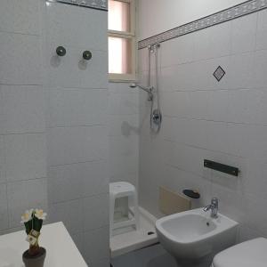 a bathroom with a shower and a toilet and a sink at Casa vacanza 'A casa dei Nonni 1' in Belpasso