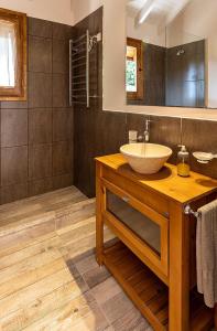 a bathroom with a sink and a large mirror at CasaSur- 37Robles in Villa La Angostura
