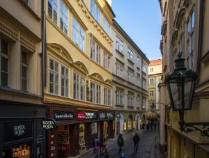 Nespecifikovaný výhled na destinaci Praha nebo výhled na město při pohledu z apartmánu