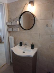 a bathroom with a sink and a mirror at Pepi Cozy in Alexandroupoli