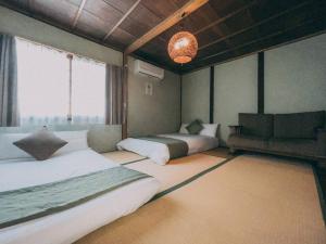 A bed or beds in a room at *Fortune House*動物園前站只要步行2分鐘 日式一户建 可6人入住
