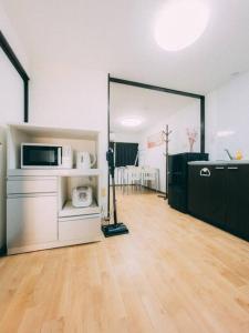 A kitchen or kitchenette at *Fortune House*動物園前站只要步行2分鐘 日式一户建 可6人入住