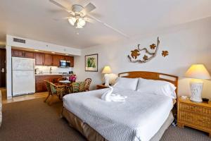 Voodi või voodid majutusasutuse Royal Kahana 1004- 10th floor Oceanview studio at Royal Kahana Resort toas +18 fotot