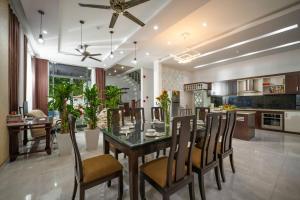 Η κουζίνα ή μικρή κουζίνα στο Rose Beach Villa Danang