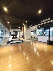 Fitness centrum a/nebo fitness zařízení v ubytování AeonTower Suites&Hotel by CMC
