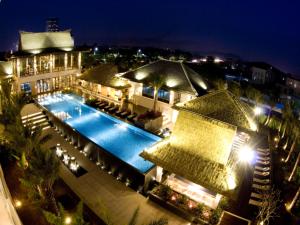 Bazén v ubytování Riyuegu Hotsprings Resort nebo v jeho okolí